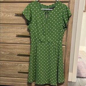 Banana Republic Chic Stylish Polka Dot Dress Green Size 6 NWT
